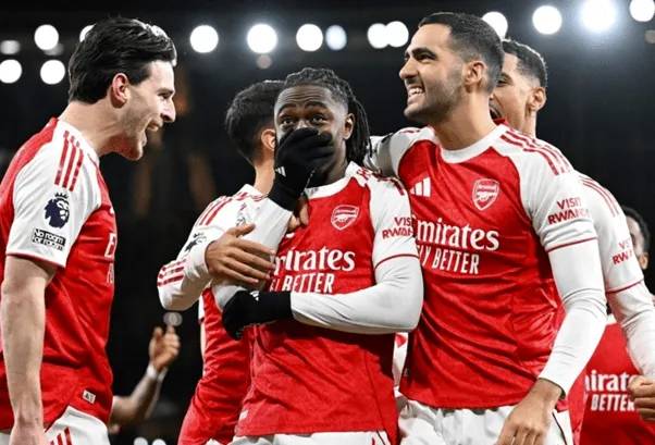 Arsenal-choc-thung-luoi-Tottenham-suot-25-nam-2-min_11zon