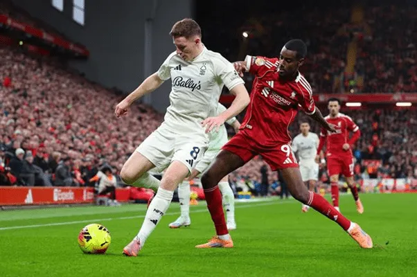 Liverpool-soc-voi-ky-luc-dang-quen-cua-Alexander-Isak-min_11zon